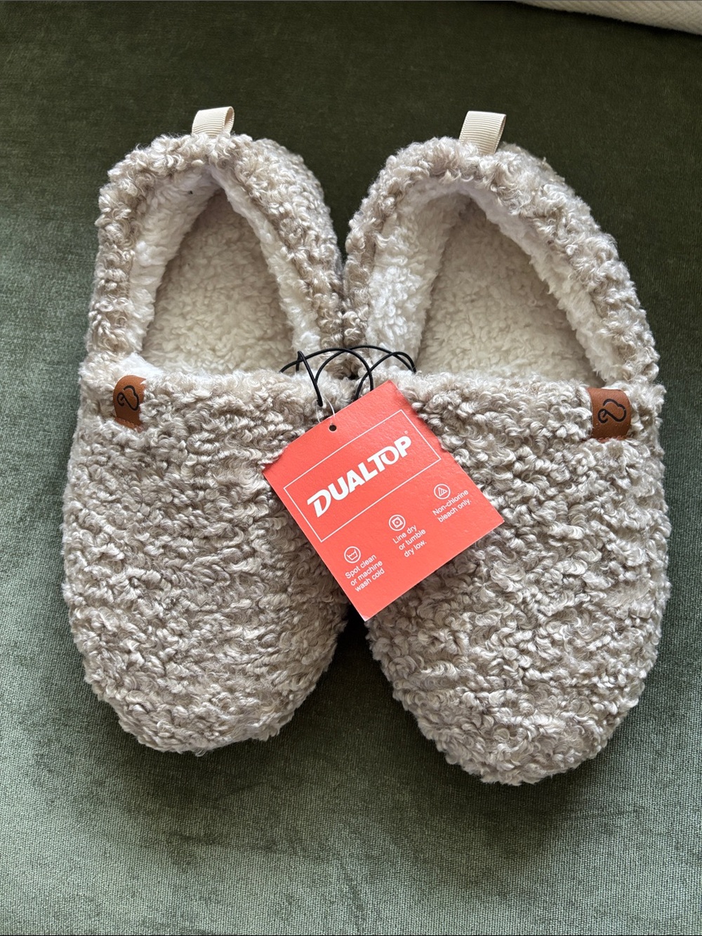 DualTop Cozy Sherpa Slippers in Cream size 9-10
